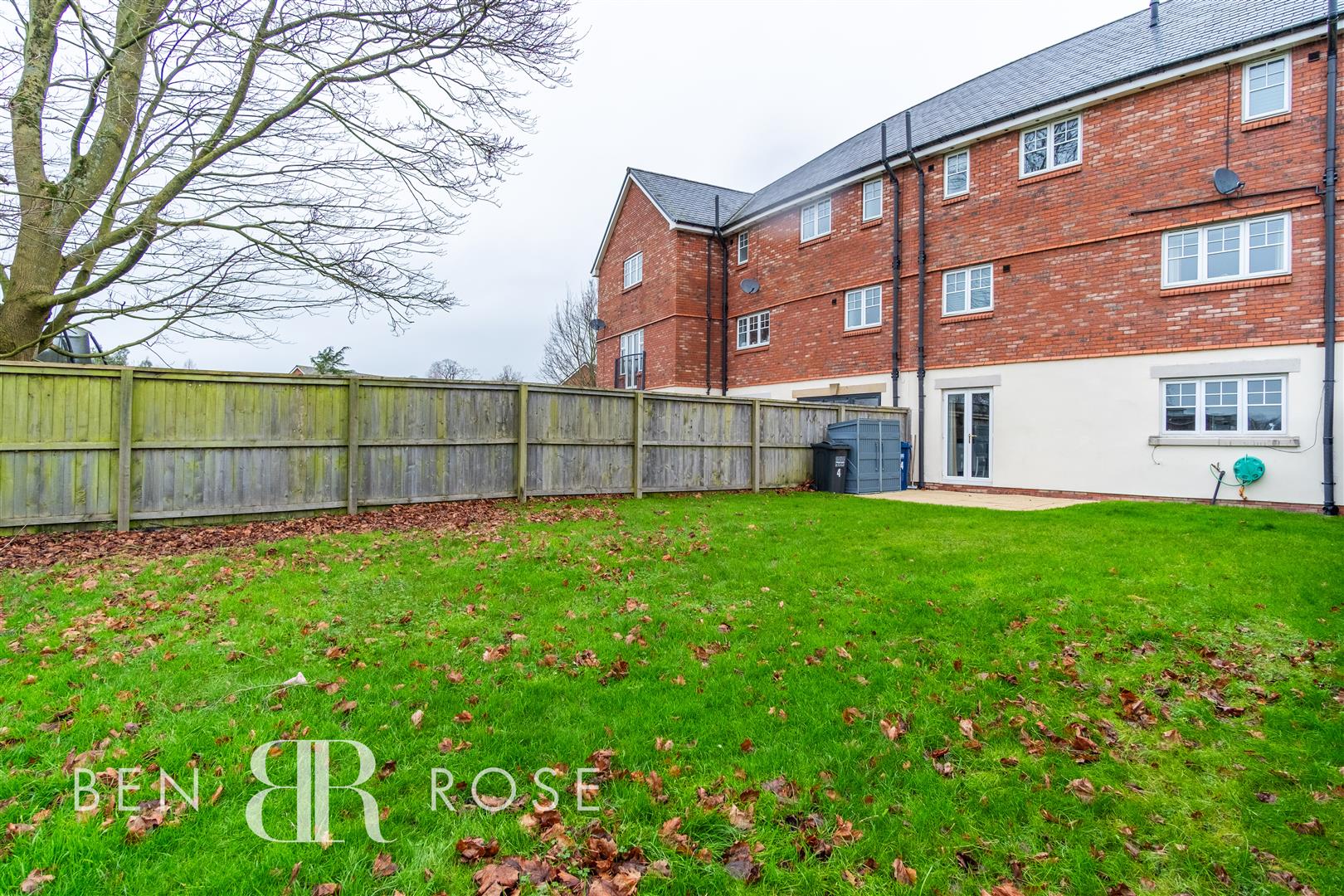 4 bed property in Rawstorne Crescent, Preston